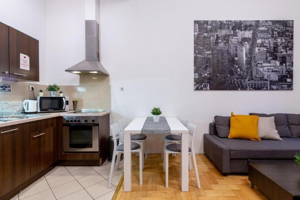 Apartament Downtown In The Gozsdu Garden *